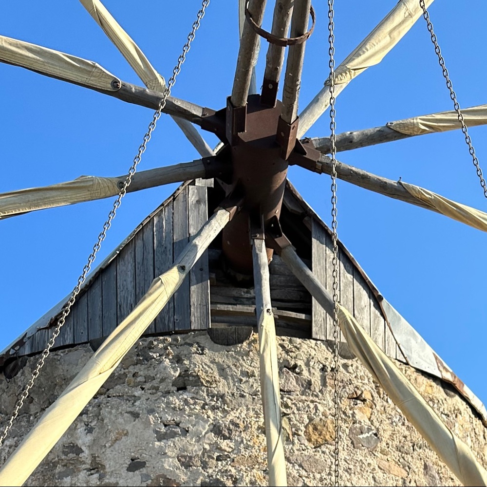 Meet your Posher, Demi